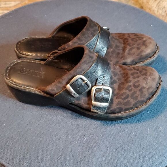 Born Women’s size 8 animal cheetah/ leopard print slip on mules Clogs Sandals - Picture 6 of 7